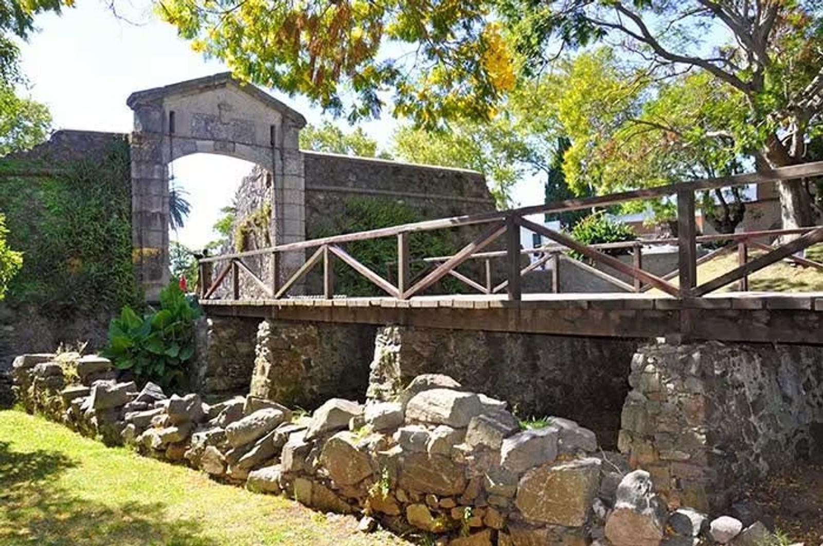 Puerta de la Ciudadela y puente